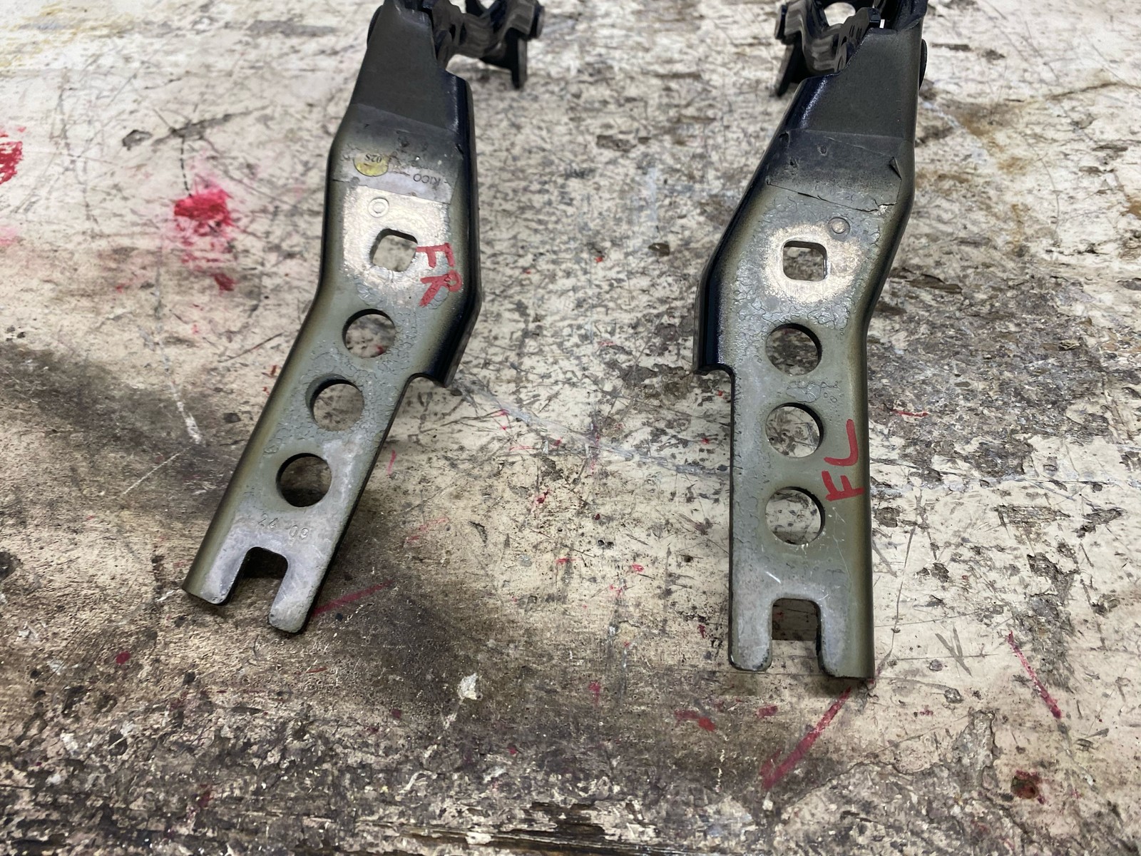 2010-2020 BENTLEY MULSANNE OEM FRONT LEFT RIGHT HOOD HINGE SUPPORT BRACKET SET