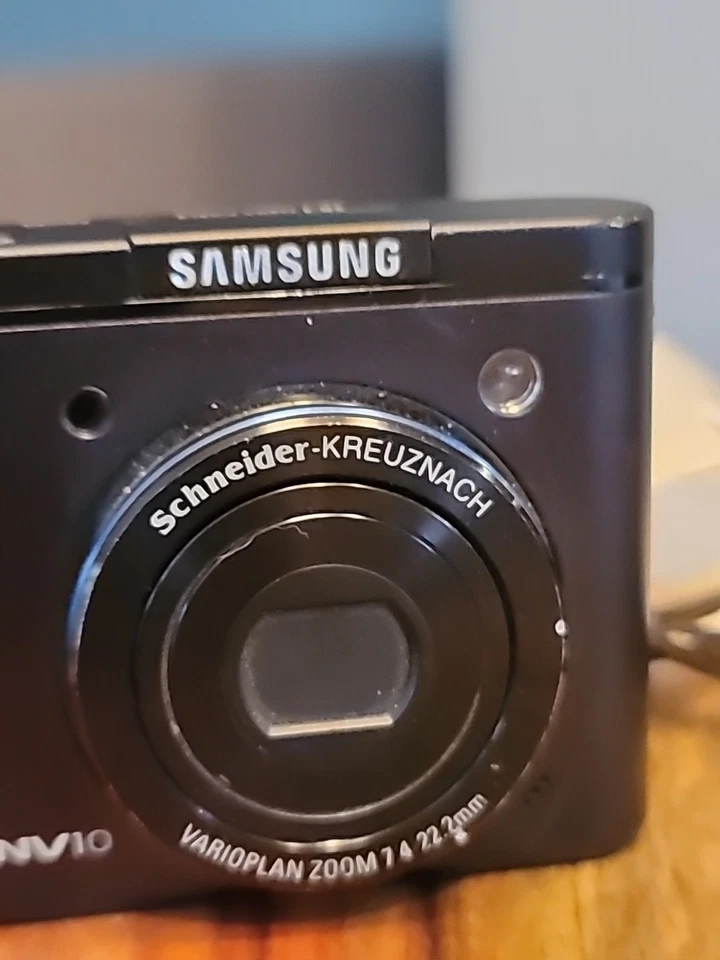 Samsung NV10 10.1MP Digital Camera 3x Optical Zoom w New BATTERY AND CHARGER! - Image 3 of 4