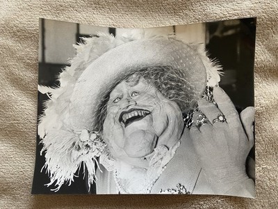 SPITTING IMAGE- THE QUEEN MOTHER - RARE ORIGINAL CENTRAL TV PRESS STILL- 10x8 