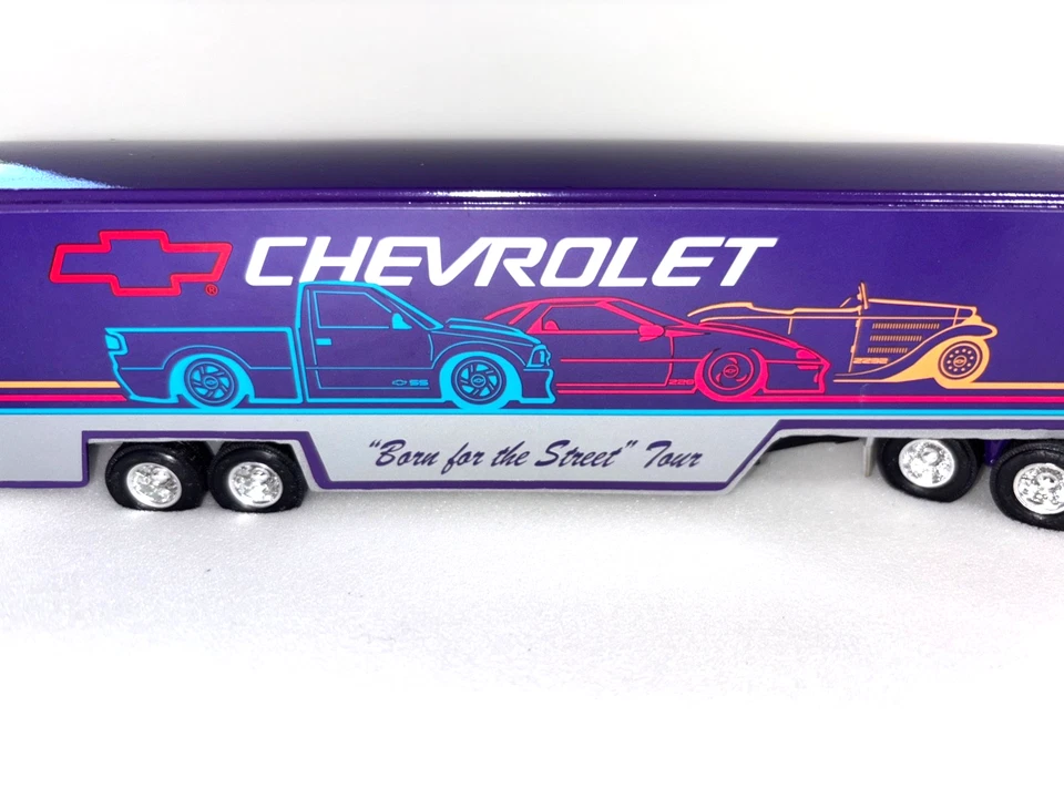 Remolque ERTL Kenworth Cab Born for the Street Tour cama abatible escala 1:64 INV# 3253 Foto 2 de 4