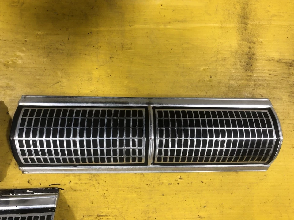 64 Mercury Comet Trunk Tail Light Trim Panel Molding Set — 第 3/4 张图片