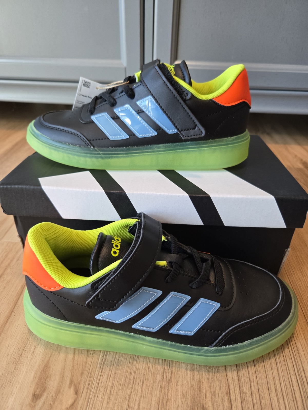 New In Box Adidas Courtblock EL C Neon and Black Kid's Size 