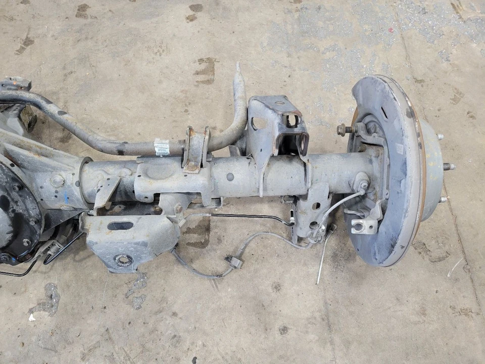 2017 CADILLAC ESCALADE REAR AXLE 102K MILES G80 3.23 RATIO - Image 2 of 4
