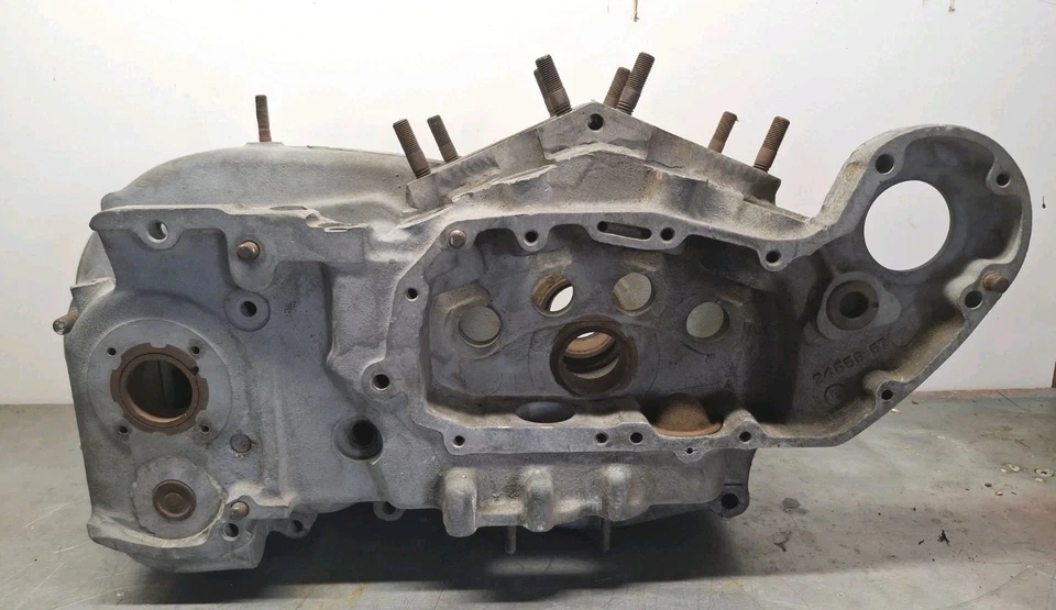 Early 1957-66? Harley XL 900 Ironhead Sportster Engine Cases 24534-57* 24558-57  Foto 2 de 4