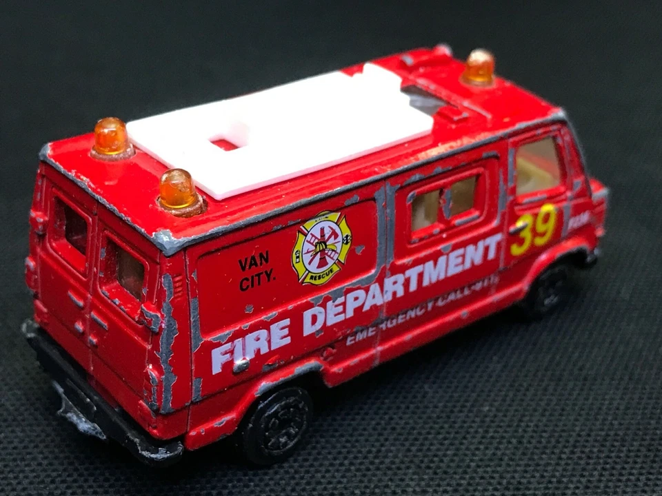 Fire Department Van Unbranded Collectable Scale 1:64 - Image 4 of 4