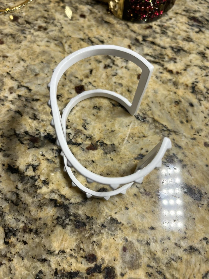 Vince Camuto White Cuff Bracelet Foto 2 de 3