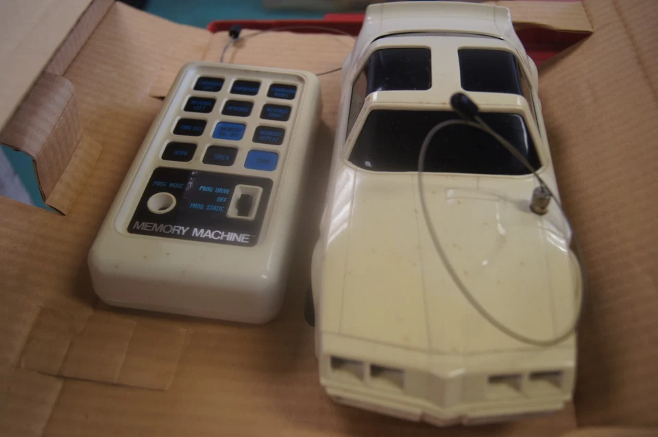 1/18 MATTEL PONTIAC FIREBIRD RC PROGRAMMABLE NEUVE - Photo 3/4