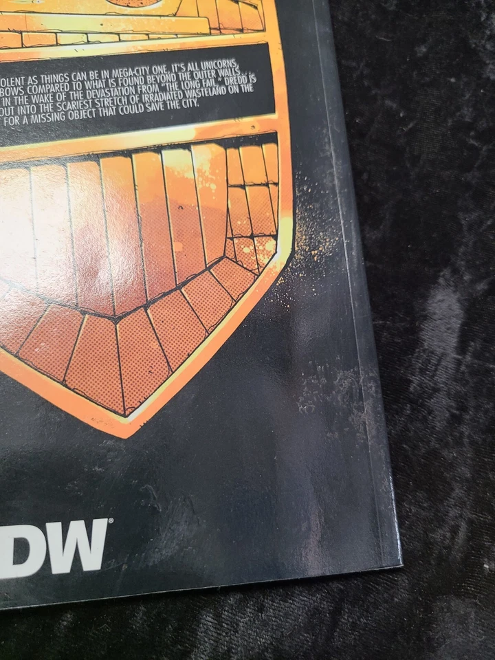 IDW Judge DREDD 卷 3 贸易平装图形小说 — 第 3/3 张图片