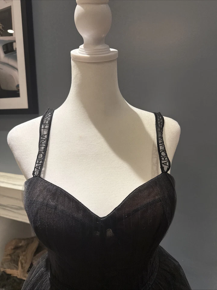 Vestido negro de tul Carolina Herrera $4,990 al por menor Foto 2 de 4