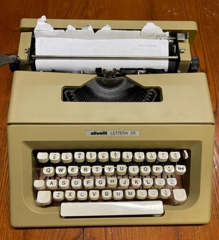 Vintage Olivetti Lettera 25 Portable Typewriter & Original Case 5