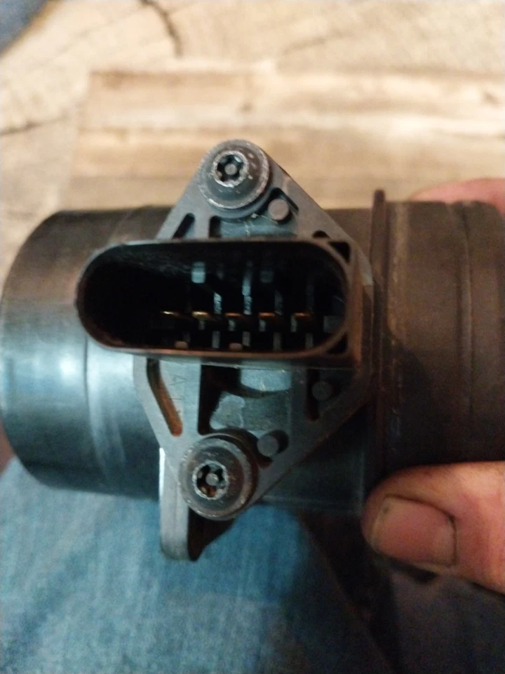 Sensor de flujo de aire másico OEM VOLKSWAGEN GOLF, JETTA, BEETLE MAF 1999-2014. Foto 3 de 4