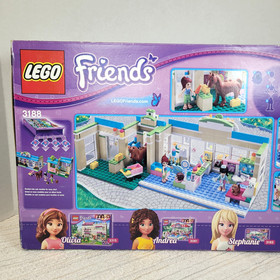 RARE Heartlake Vet (3188) LEGO FRIENDS Sophie & Mia New Complete 2011