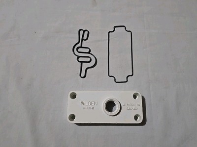 01-3181-20 Wilden Valve  Muffler Plate With Rubber Packing , New