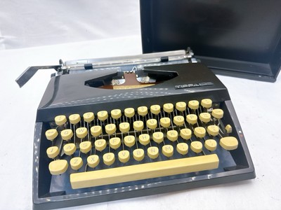 Adler Tippa S Vintage Manual Typewriter Portable Black with Case