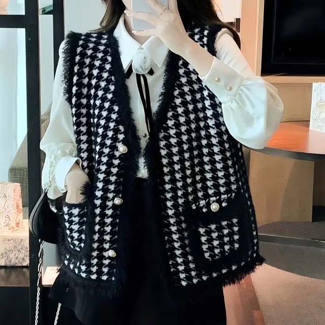 Knitted Pearl Vest (55-66) Brand New