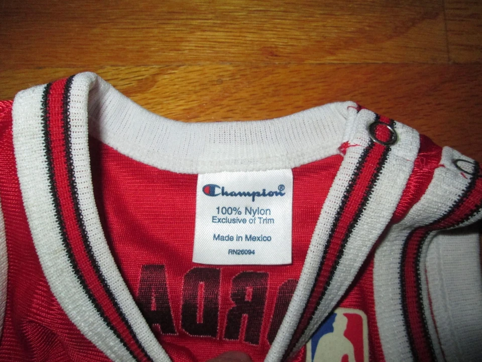 Camiseta de colección años 90 Michael Jordan Chicago Bulls CAMPEÓN una pieza recién nacido 0-3 meses Foto 4 de 4