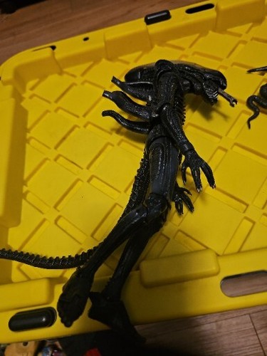 NECA Brown Alien Warrior w Egg Face Hugger Ultimate 7" Action Figure - Picture 4 of 8