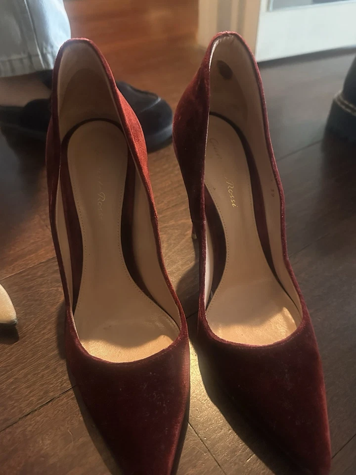 Zapatos de tacón GIANVITO ROSSI terciopelo borgoña. Usado. Excelente estado. Foto 2 de 3