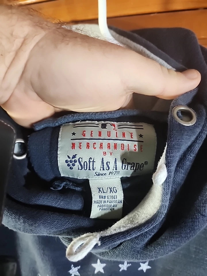 Vintage Cleveland Indians Hoodie Size XLarge MLB Genuine By Soft AS A Grape - Image 4 of 4