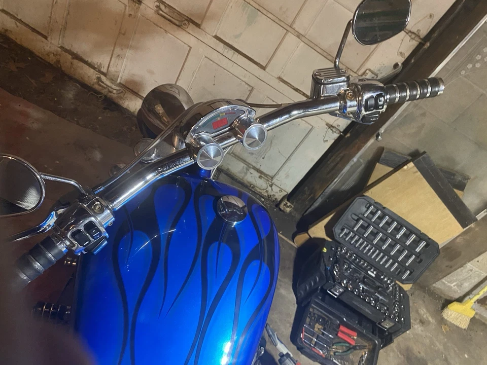 American Iron Horse 2004 azul con llamas negras. 111 supersidewinder Foto 2 de 4