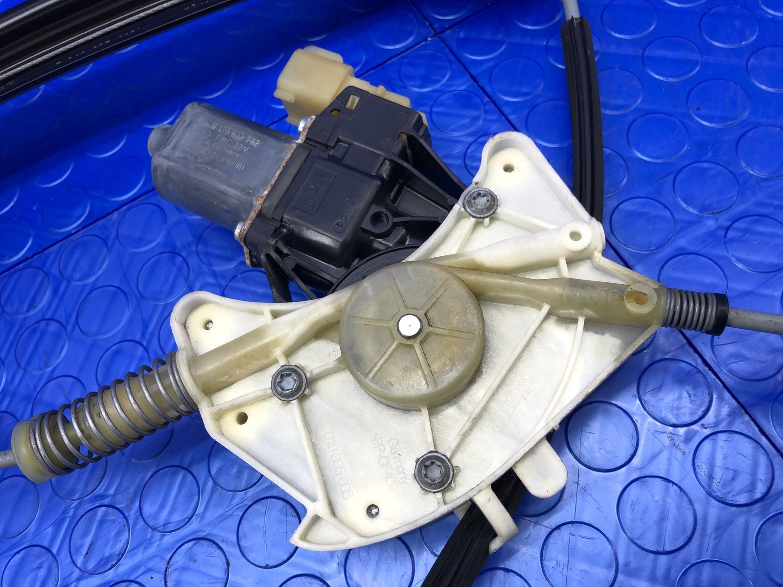 2014-2021 MASERATI QUATTROPORTE REAR LEFT DOOR WINDOW GLASS REGULATOR W/MOTOR