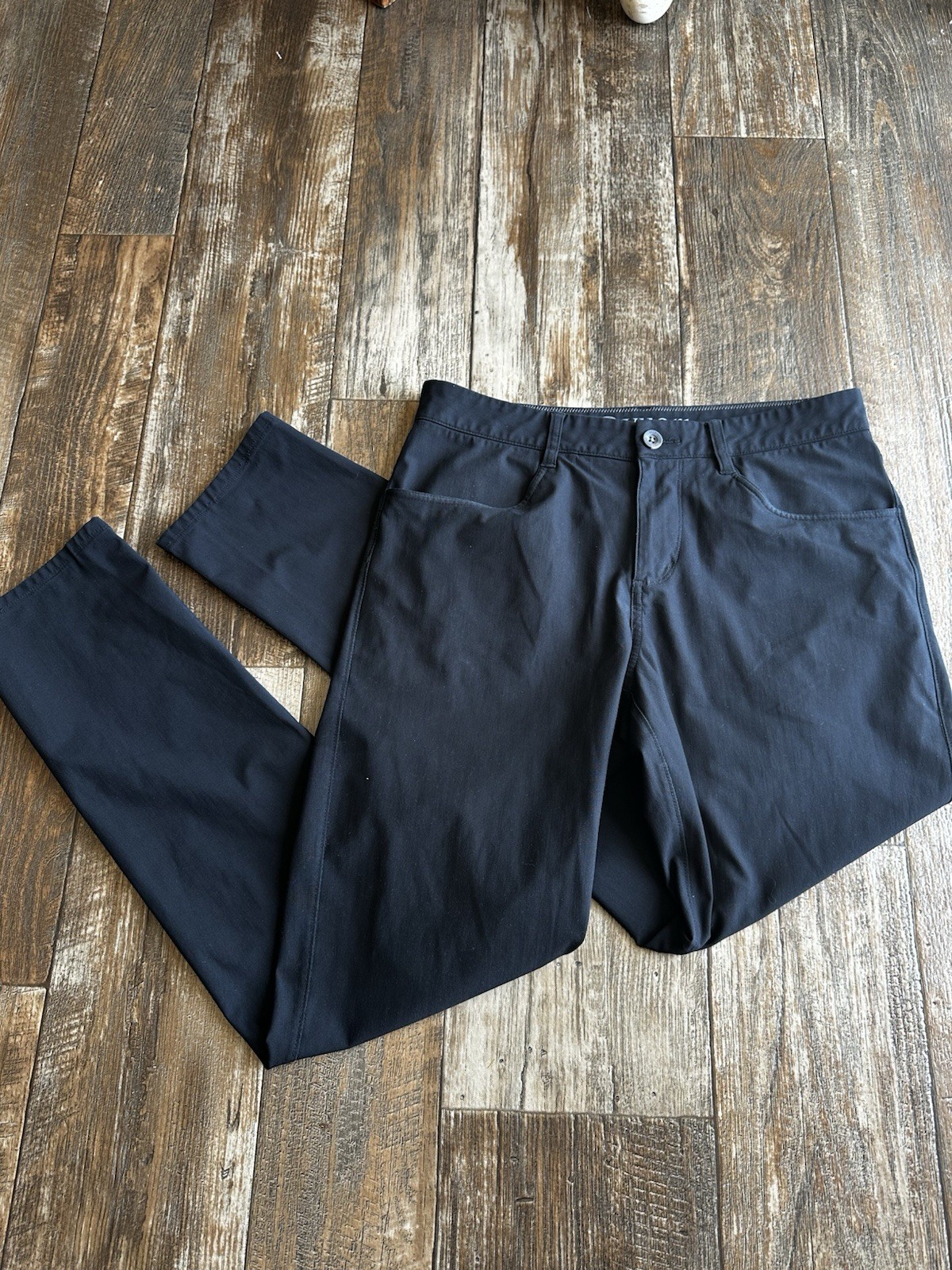 Vuori Men's Meta Black Slim Tapered Leg Chino Dress Golf Athletic Pants Size 31