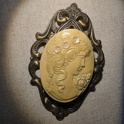 Antique Scrolled Tin Roman GoddessCameo Brooch Brass Toned J14