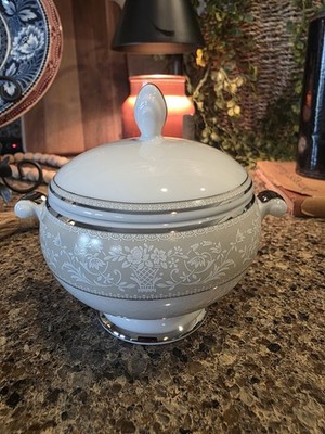 NEW In Box Mikasa Bavarian Platinum Sugar Bowl w Lid L3215 Fine Ivory China