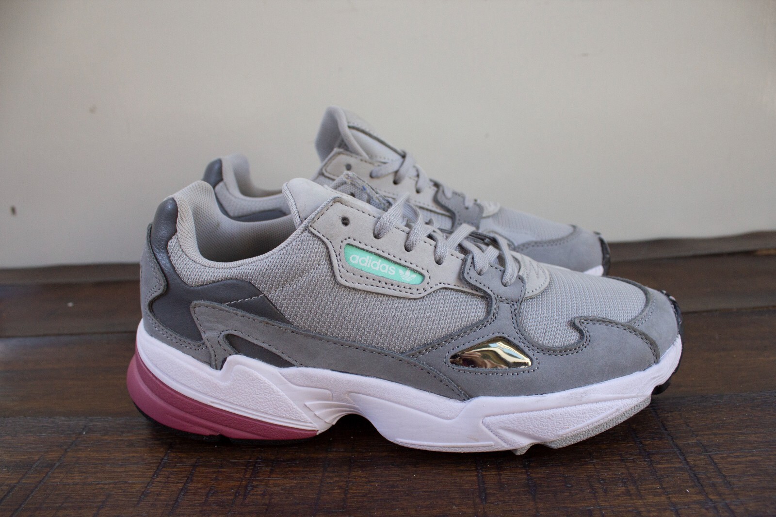 adidas falcon d96698