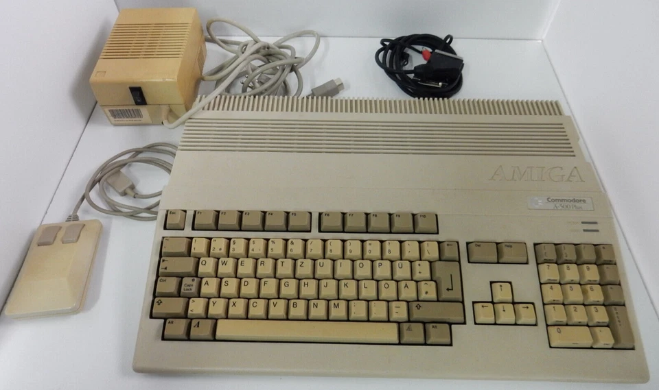 Amiga 500 Plus + Netzteil + Maus + RGB Kabel + 512KB Speichererweiterung