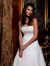  1599   CASABLANCA   BRIDAL 10 WHITE FRENCH LACE A-LINE WEDDING GOWN GORGEOUS 