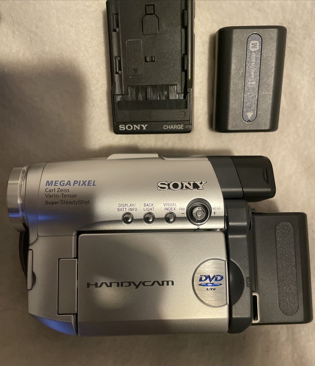 SONY Handycam DCR-DVD201 Camera Camcorder, DVD-R, Charger, Bag