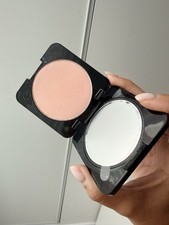 Huda Beauty Easy Bake Pressed poudre visage compacte mat Peach Cupcake 8,5 g