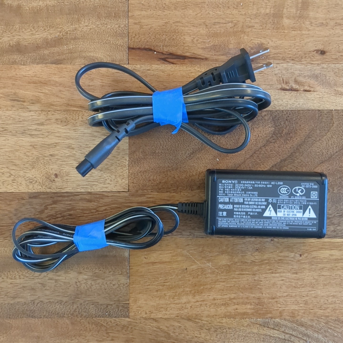 Genuine Sony HandyCam AC-L200C AC-L200D AC-L25B 8.4V 1.7A Po