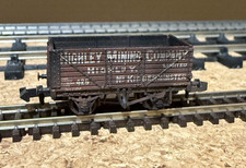 Graham Farish N Gauge 377-092 - Highley Mining 7 Plank wagon - weathered