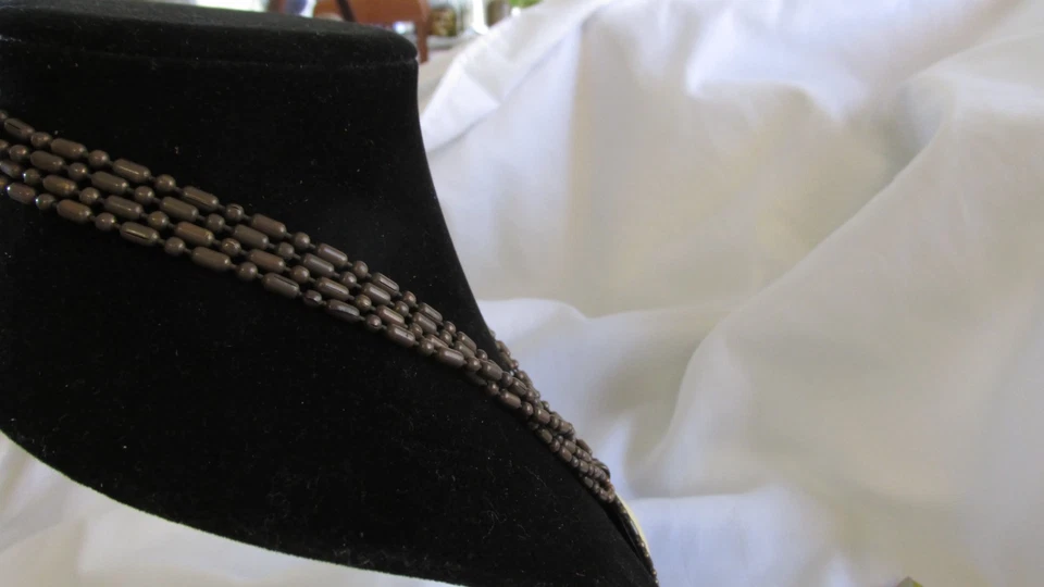 Colgante vintage de piedra crema con cadena de bronce de 4 soportes de 20"" Foto 4 de 4