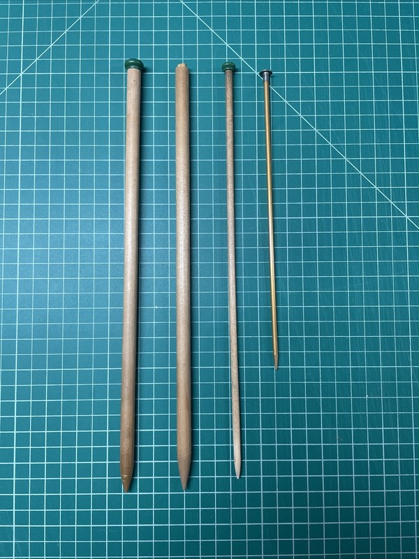 VINTAGE WOODEN KNITTING NEEDLES & VINTAGE SUSAN BATES WOODEN CROCHET Set Of 4