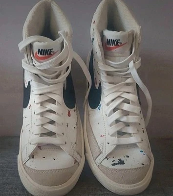 Basket Nike Blanc Et Multicolore 36,5 - Photo 1/4