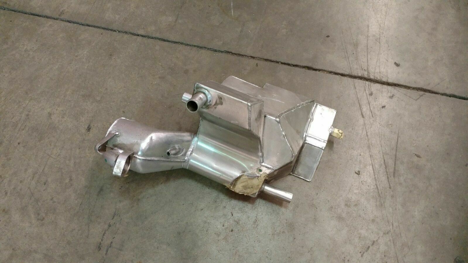 MCLAREN MP4-12C OIL SUMP TANK OIL TANK OEM 11F1028CP