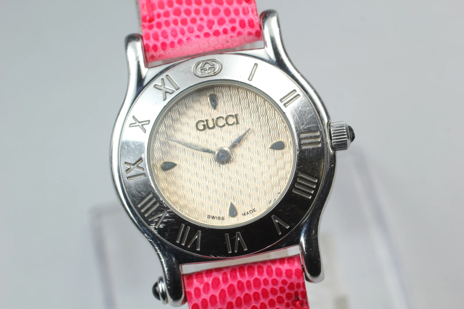 Montre femme vintage [Exc+5] Gucci 6500L cadran champagne bracelet rose Qz fabrication suisse