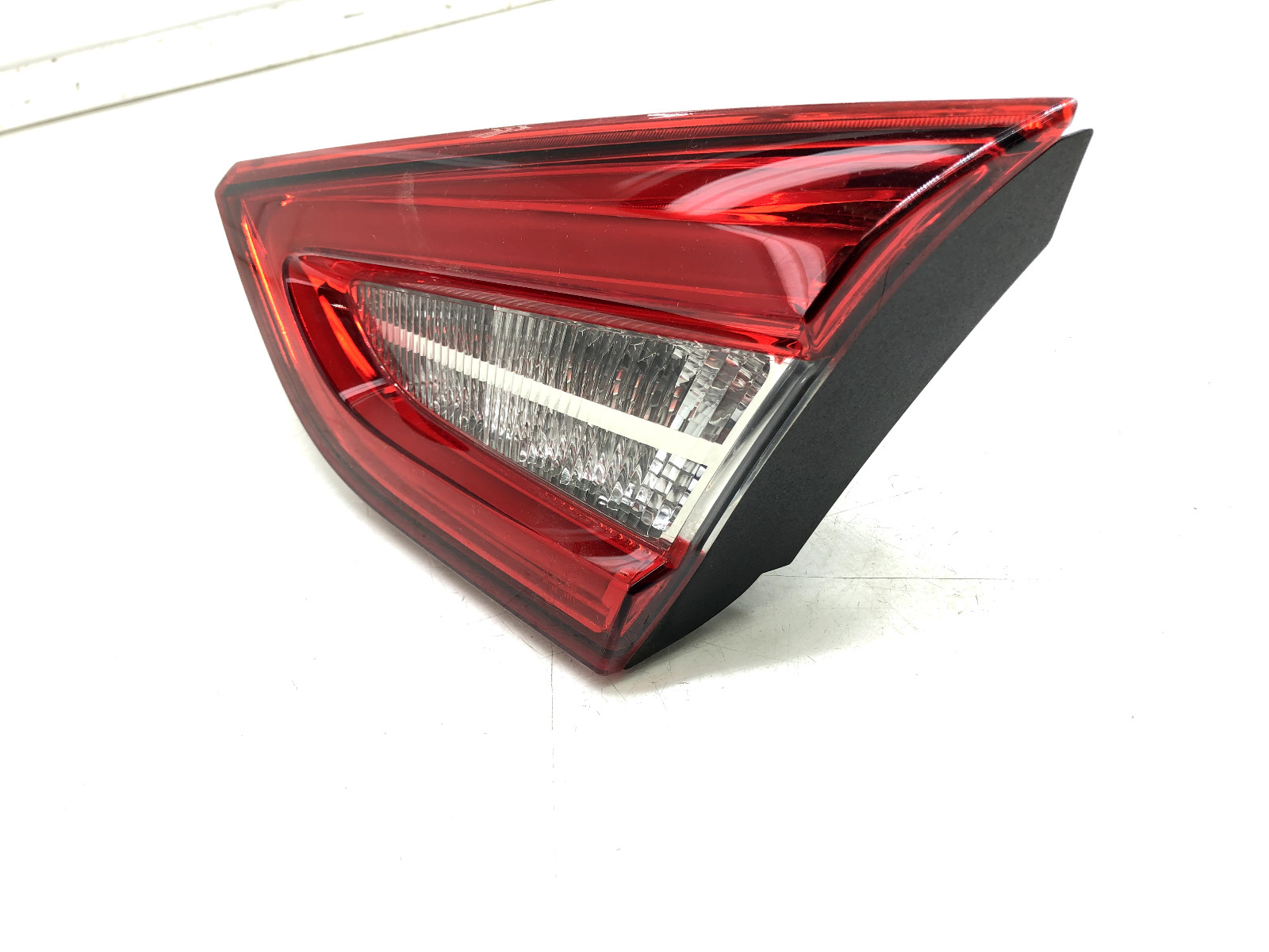 2014-2020 MASERATI QUATTROPORTE RIGHT PASSENGER REAR INNER TAILLIGHT OEM