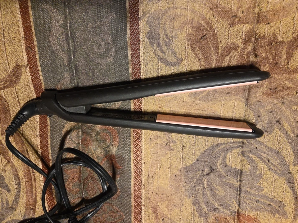 Remington Ceramic Flat Iron 1" Anti-Static Straight Hair Style - Image 3 of 3
