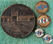40 ANNIVERSARY 1945-1985 OF THE LIBERATION AUSCHWITZ BIRKENAU OLD MEDAL+4xBADGES