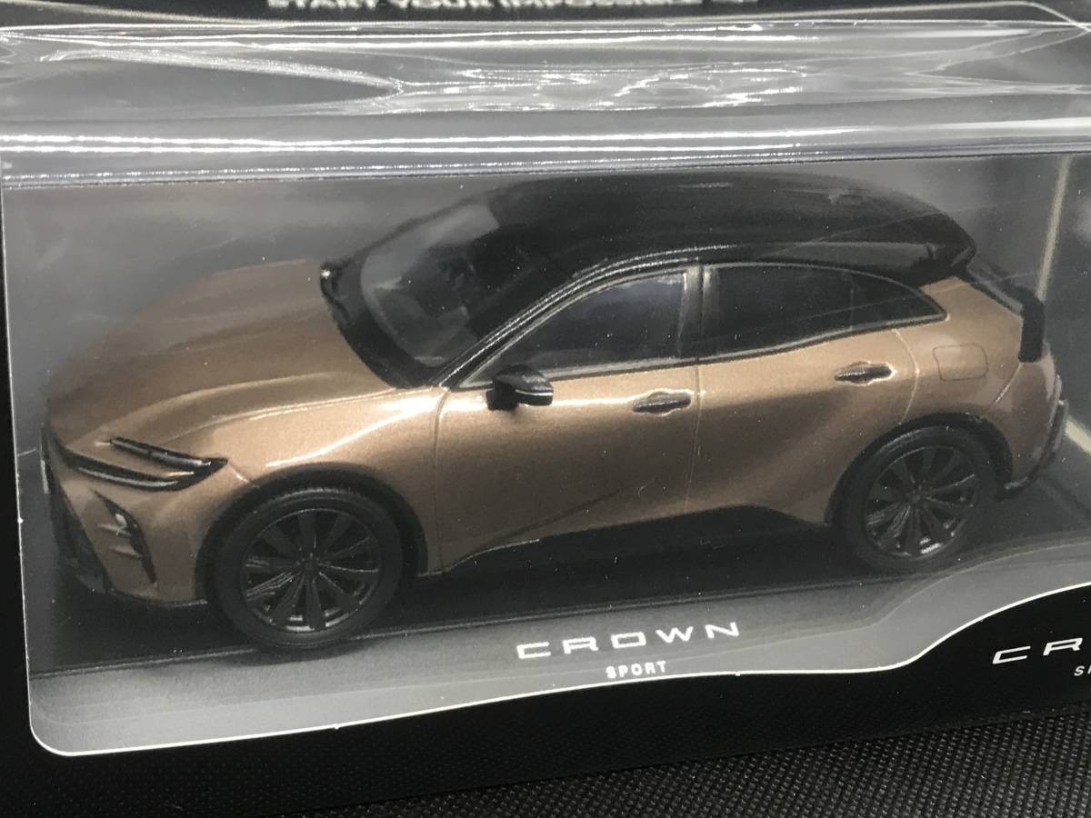 Toyota Crown Sports 1/30 Scale Model 2023 Black & Precious Bronze Two-Tone 2XZ