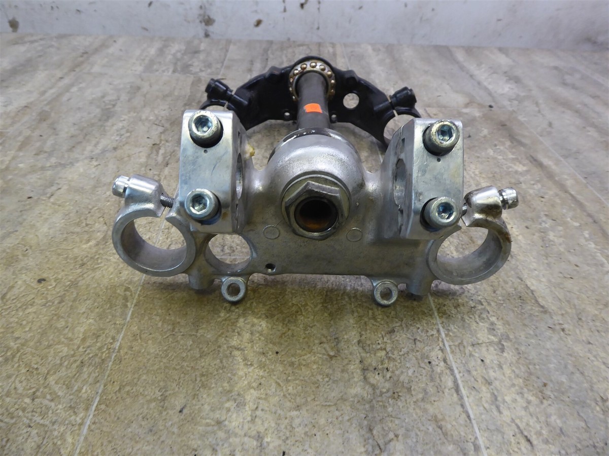 1985 Honda VF700C Magna H1427-1) triple tree steering stem clamp