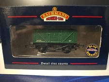 Bachmann 7 plank wagon 37-075 green