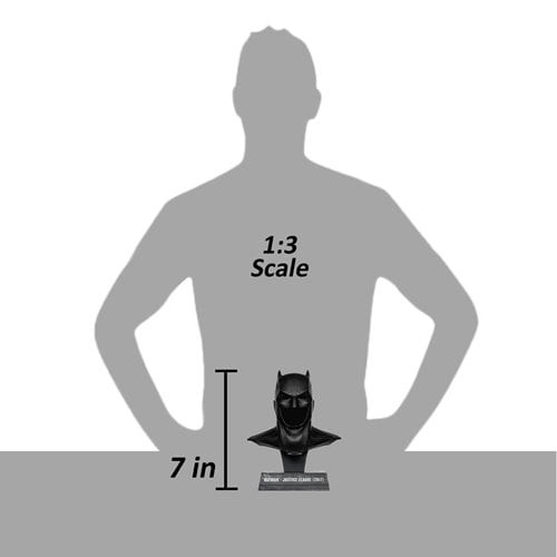 AUF LAGER! DC Prop Replica Justice League Batman 1:3 Scale Cowl - Bild 8 von 9