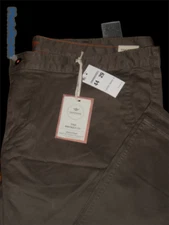 NWT DOCKERS THE BROKEN IN ALPHA KHAKI TAPERED FIT PANTS SZ: 44 X 34
