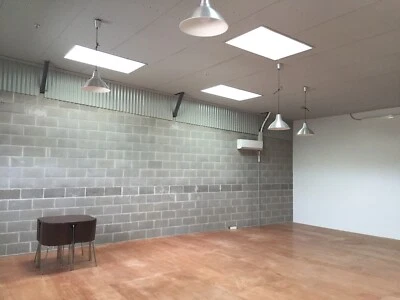 Bright Studio Workshop Art Gallery With High Ceiling 60m