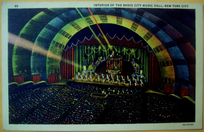 INTERIOR OF THE RADIO CITY MUSIC HALL, NYC: Vintage Linen Postcard - Unposted